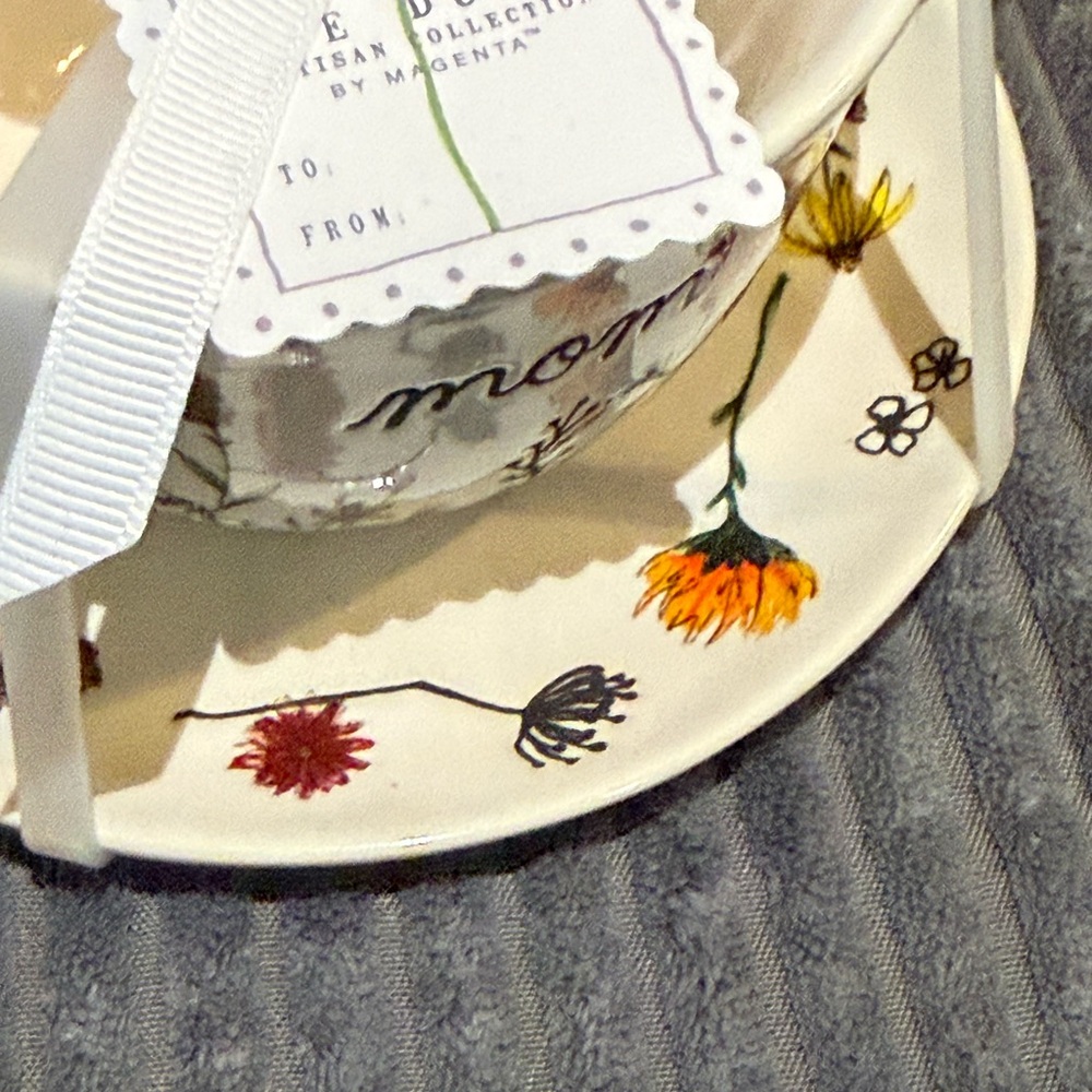 Rae Dunn Floral ‘Mom’ Tea cup and Saucer Set - New - Picture 4 of 7